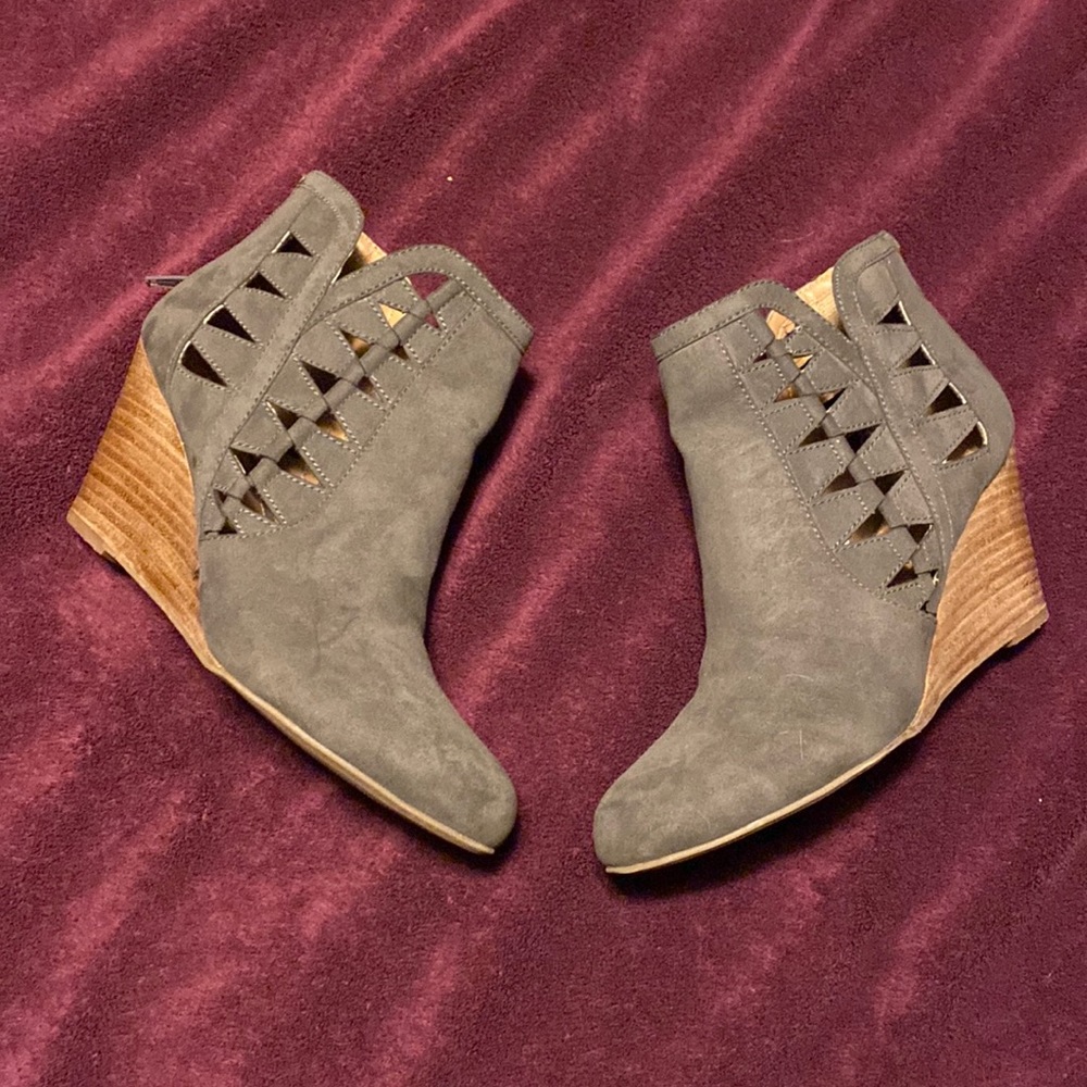 Gray Wedges